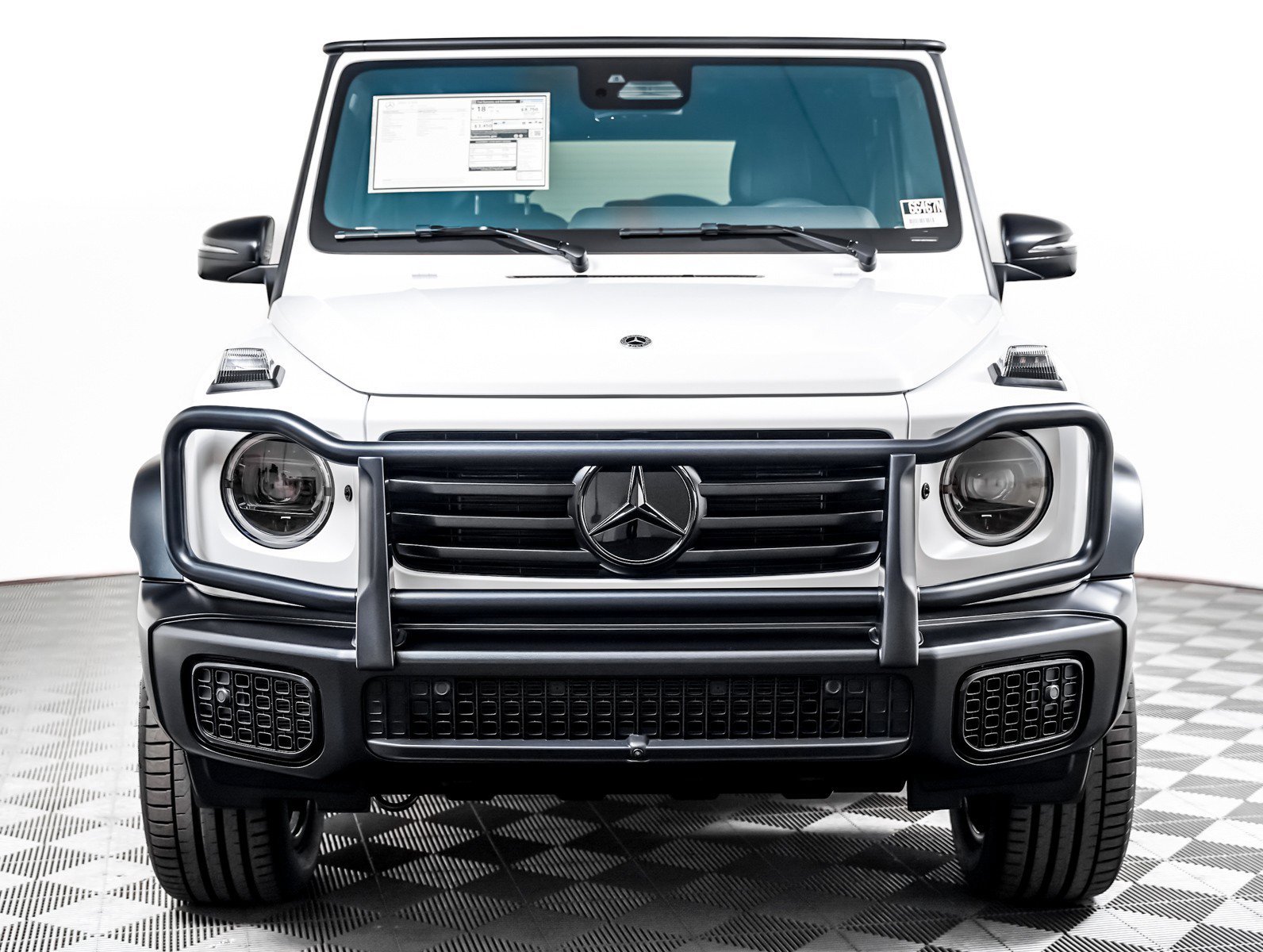 New 2026 MANUFAKTUR Moonlight White Magno Mercedes-Benz G 550 image 6