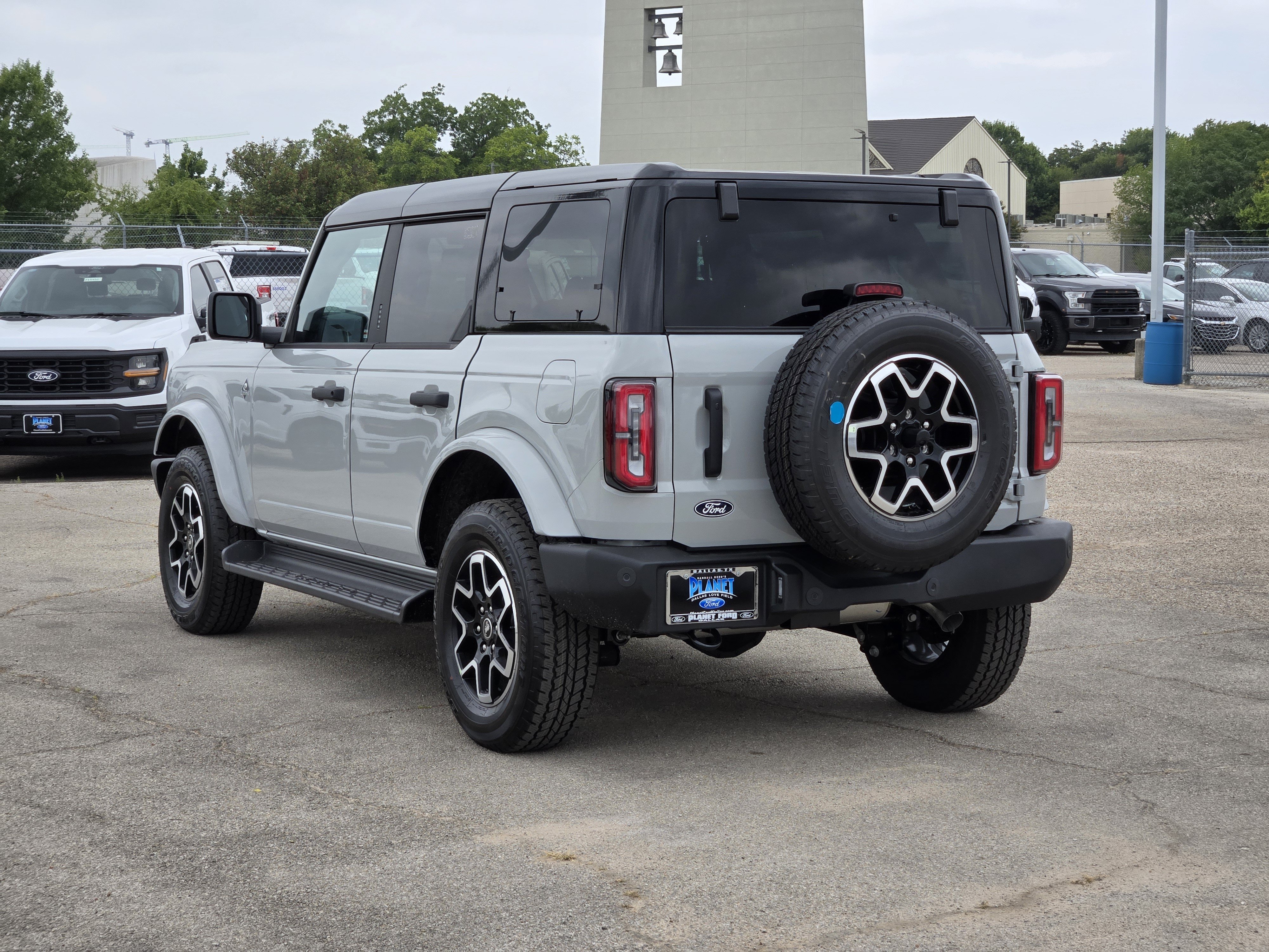 New 2026 Avalanche Gray Ford Outer Banks image 3