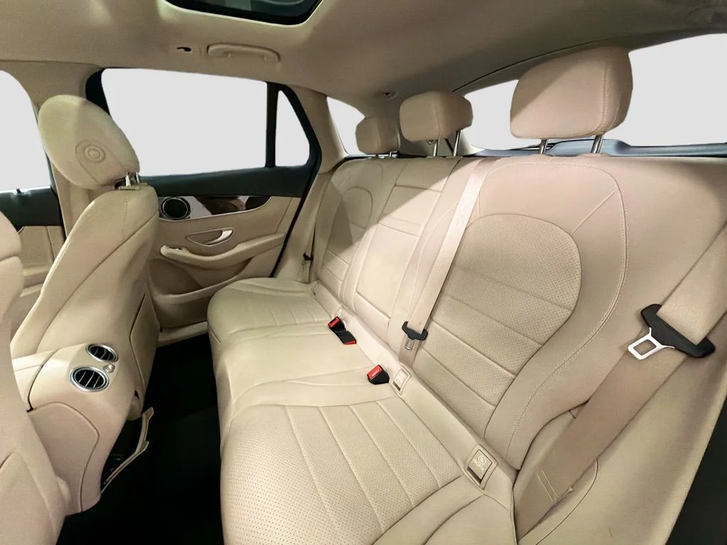 Used 2022 White Mercedes-Benz GLC 300 image 23