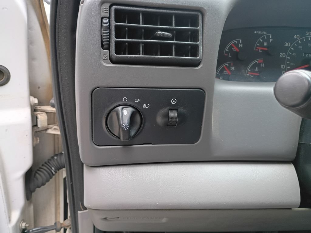 Used 2001 Oxford White Clearcoat Ford XL image 16