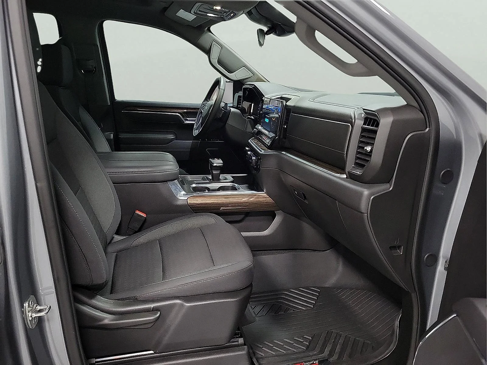 Used 2025 Sterling Gray Metallic Chevrolet LT Trail Boss image 14