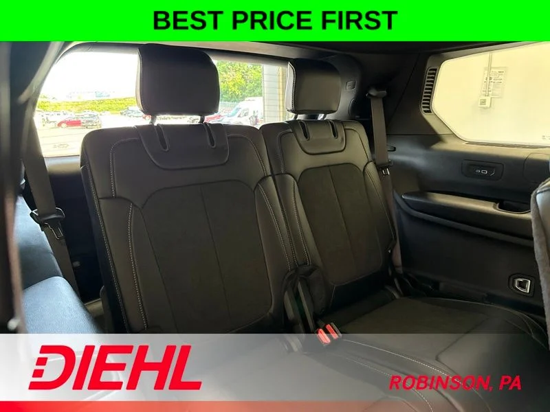 New 2026 Bright White Clear-Coat Exterior Paint Jeep  image 12