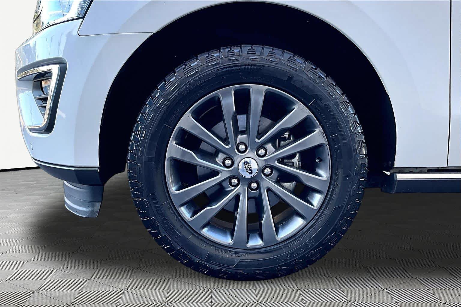 Used 2021 Star White Metallic Tri-Coat Ford Limited image 11