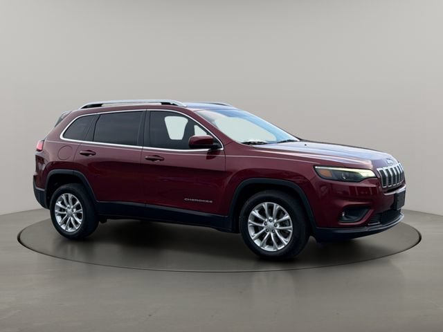 Used 2019  Jeep Latitude image 12