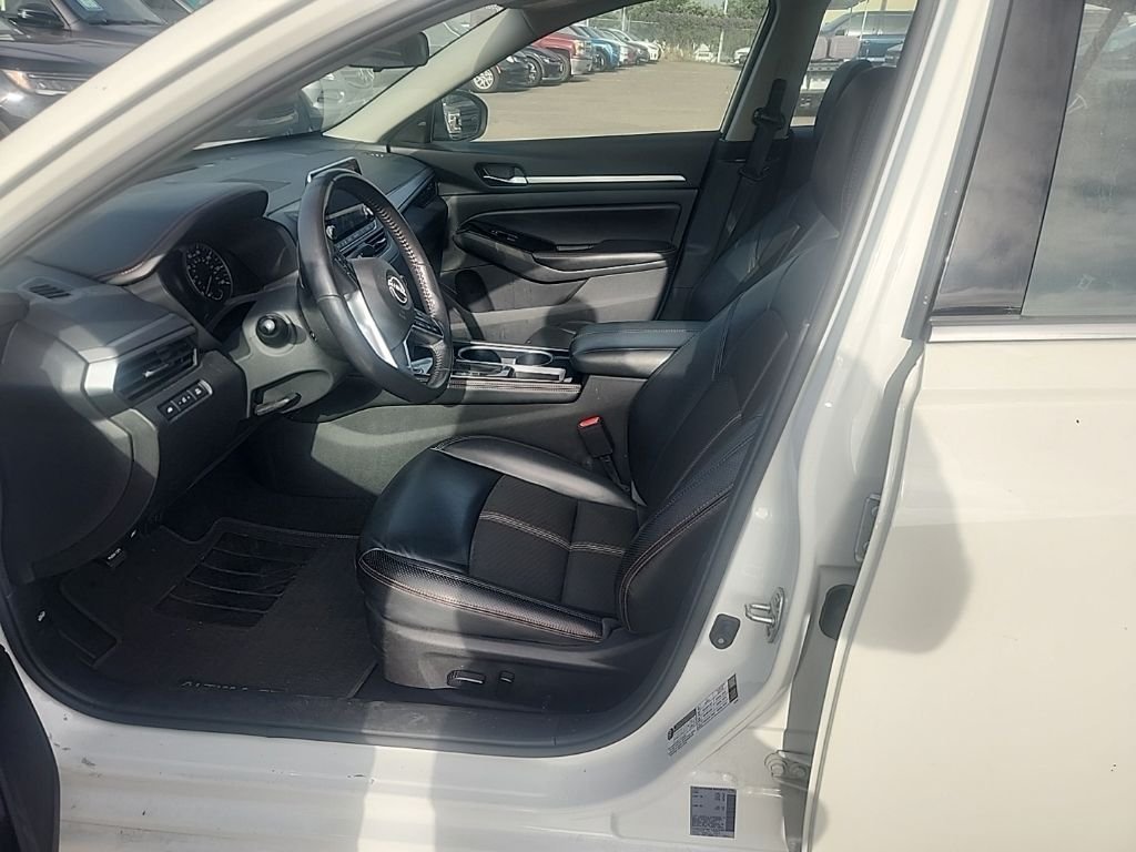 Used 2024 White Nissan 2.5 SR image 19