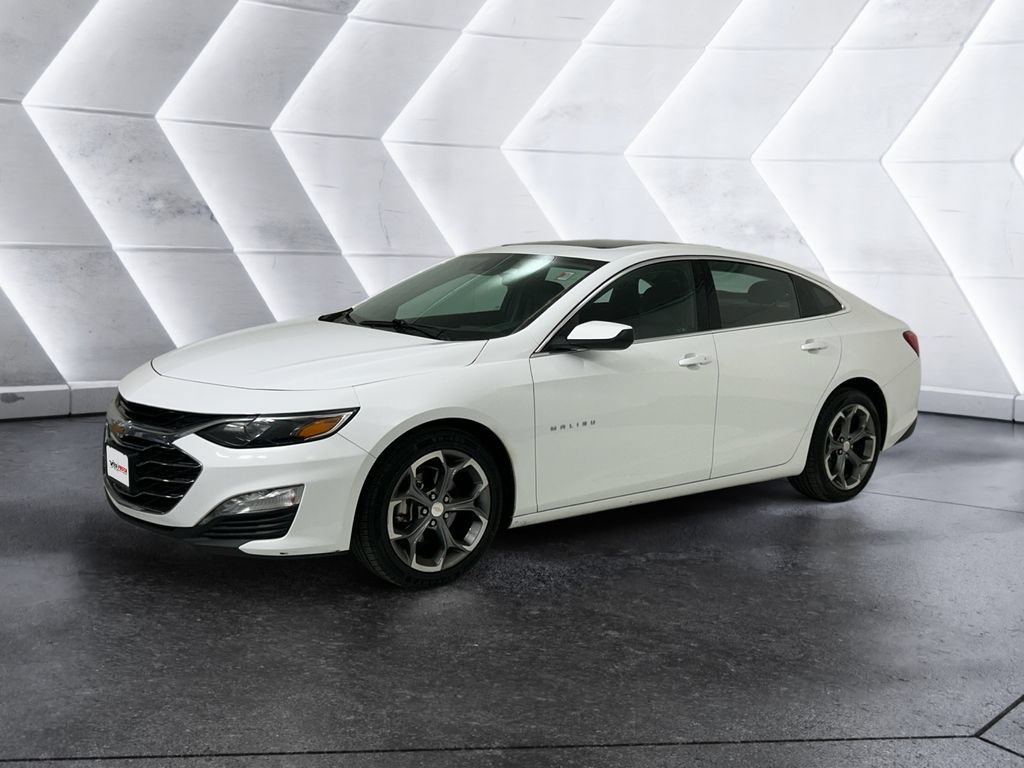 Used 2024 Summit White Chevrolet 1LT image 3