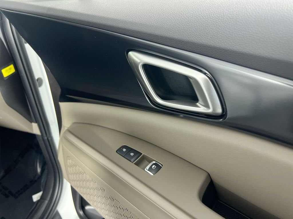 New 2026 Snow White Pearl Kia LXS image 32