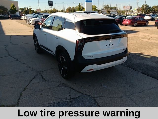 2026 Nissan Kicks SR photo 2
