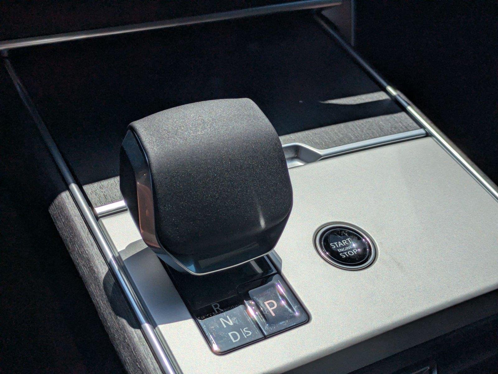 New 2026 Fuji White Land Rover SE image 23