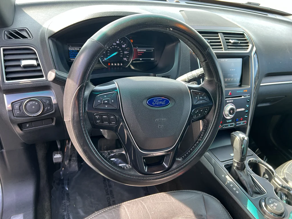 Used 2016 Magnetic Metallic Ford Limited image 13