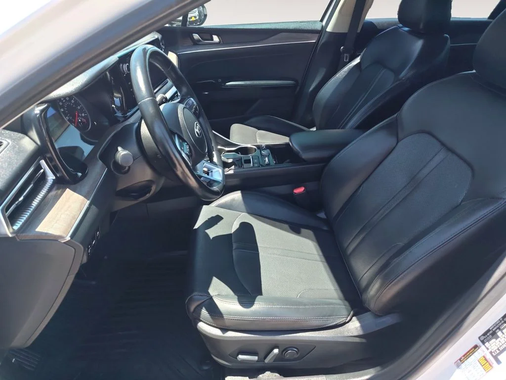 Used 2021 White Kia EX image 9