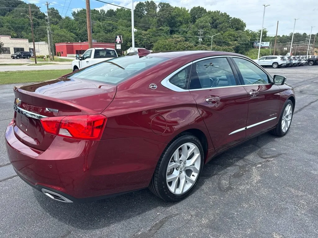 Used 2017 SIREN RED TINTCOAT Chevrolet Premier image 5