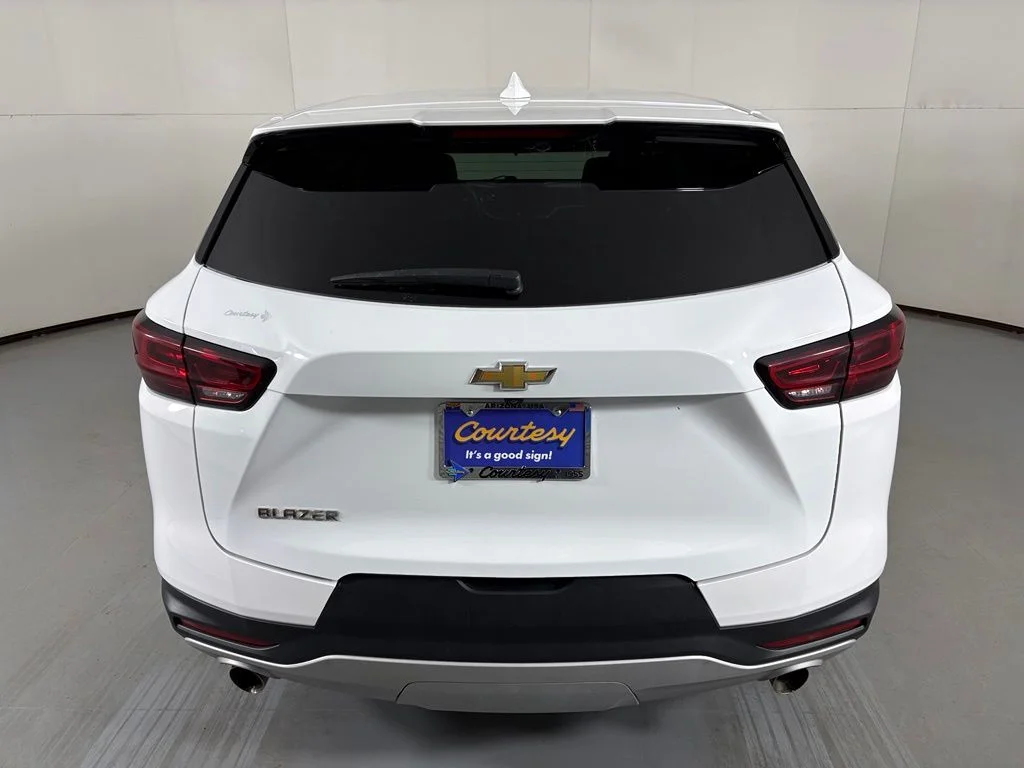 Used 2025 White Chevrolet LT image 7