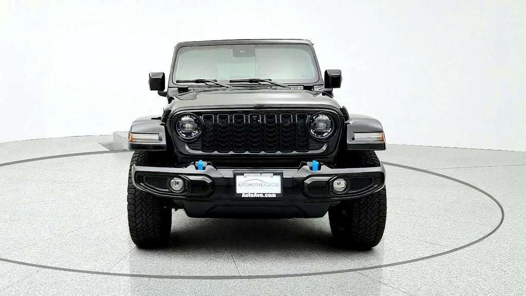 Used 2024 Black Clearcoat Jeep High Altitude 4x4 image 2