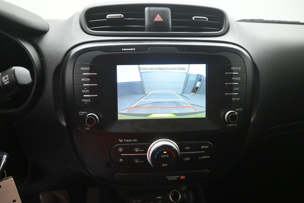 Used 2018 Green Kia Plus image 3