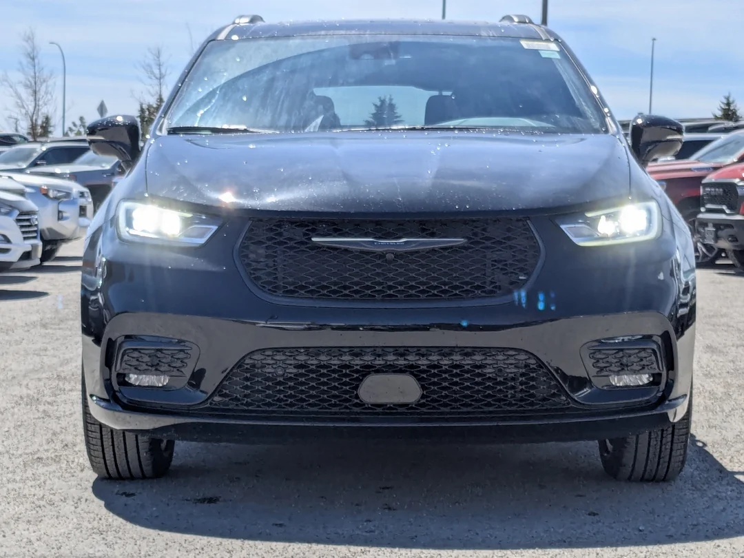 New 2026 Black Chrysler Select - - AWD - Full Sunroof - S Appearance - 360 Camera - Remote Start & More! image 3