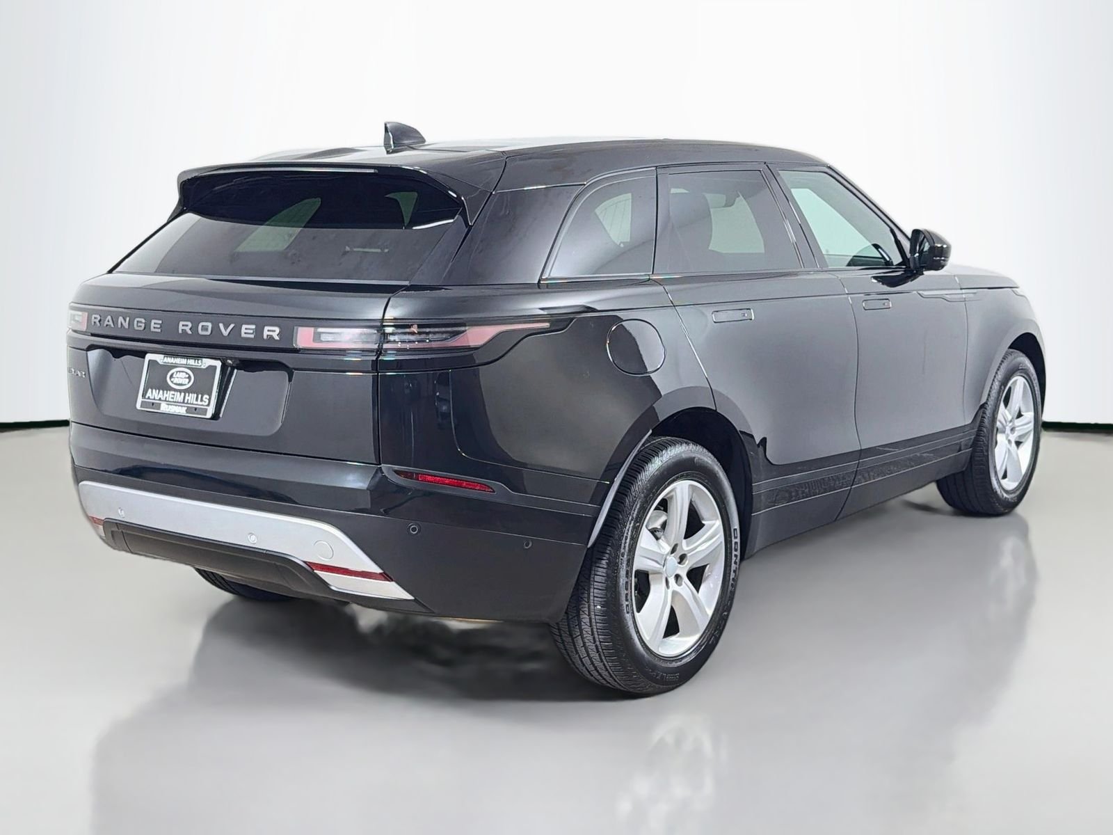 Certified Used 2026 Santorini Black Land Rover S image 5