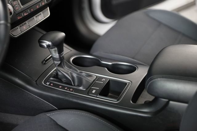 Used 2019 White Kia 2.4L LX image 16