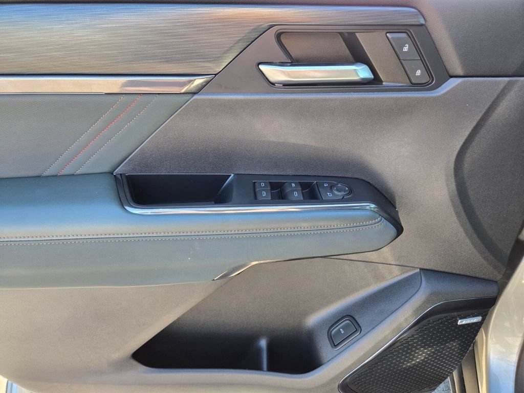 Used 2024 Sterling Metallic GMC AT4 image 19