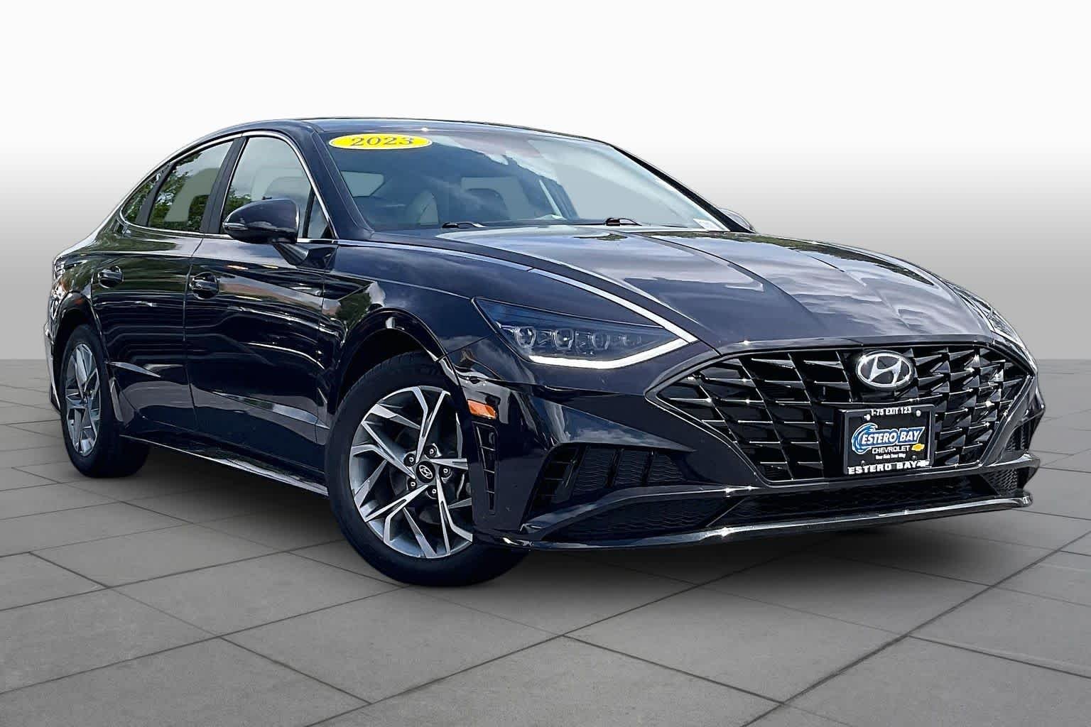 Used 2023 Carbon Blue Hyundai SEL image 3