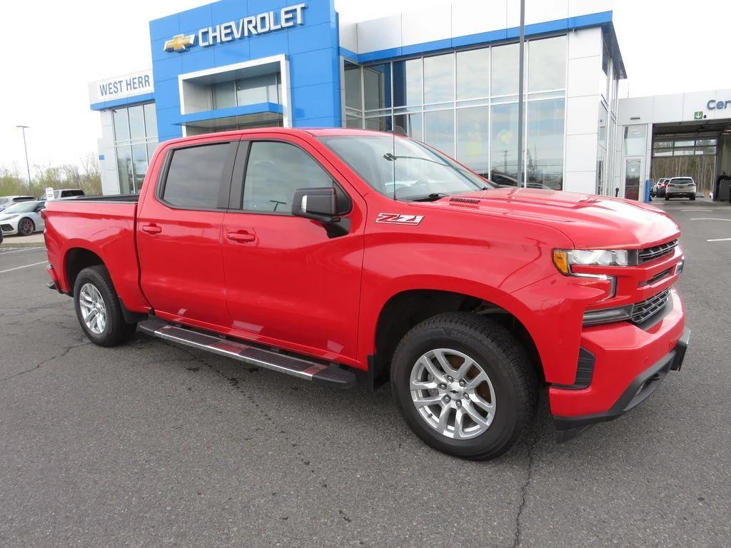 Used 2021 Red Chevrolet RST image 4