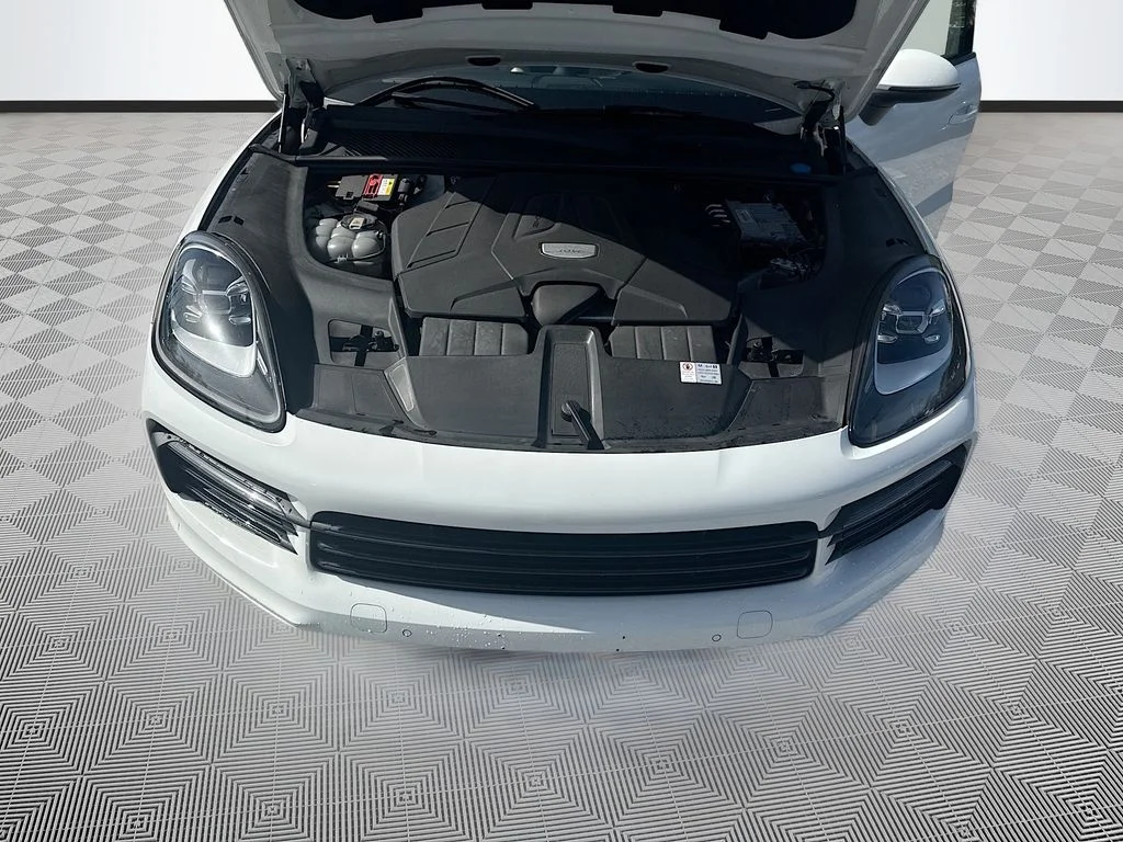 Used 2021  Porsche Base image 33