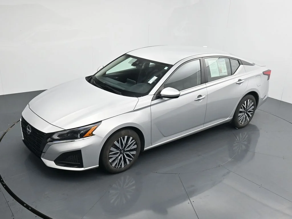 Used 2024 Silver Nissan 2.5 SV image 23