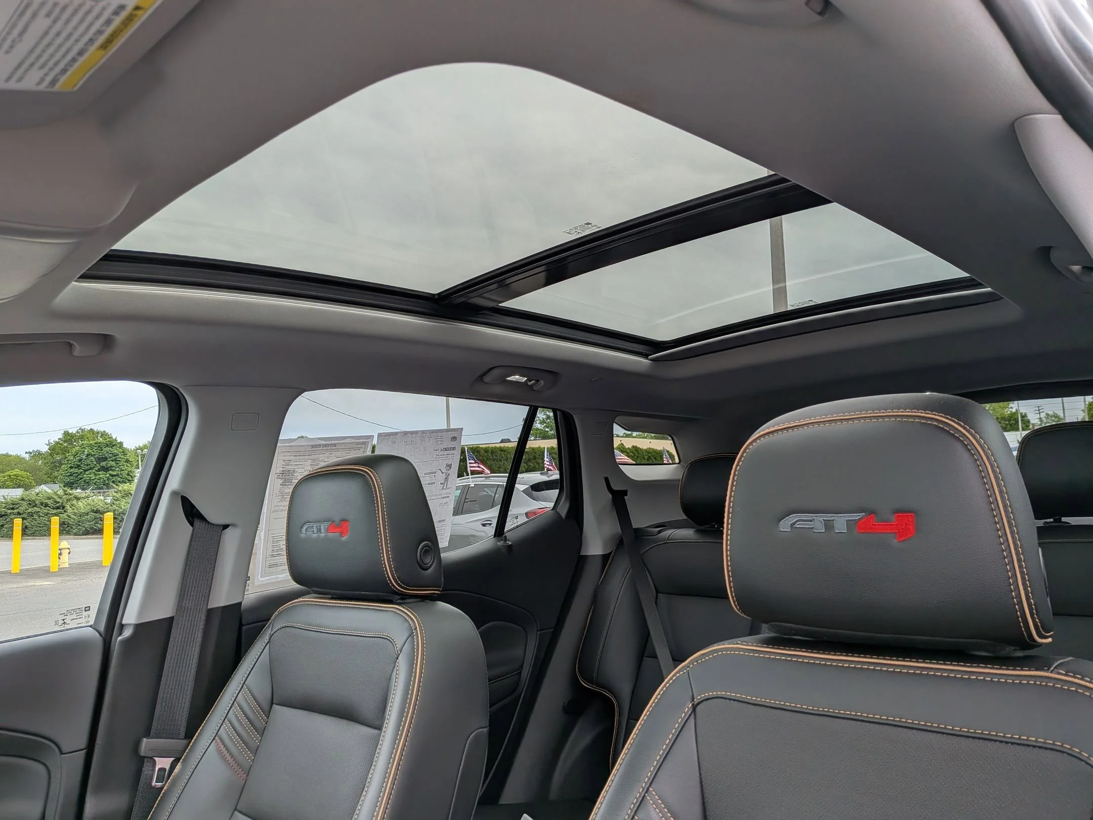Used 2023 White Frost Tricoat GMC AT4 image 18