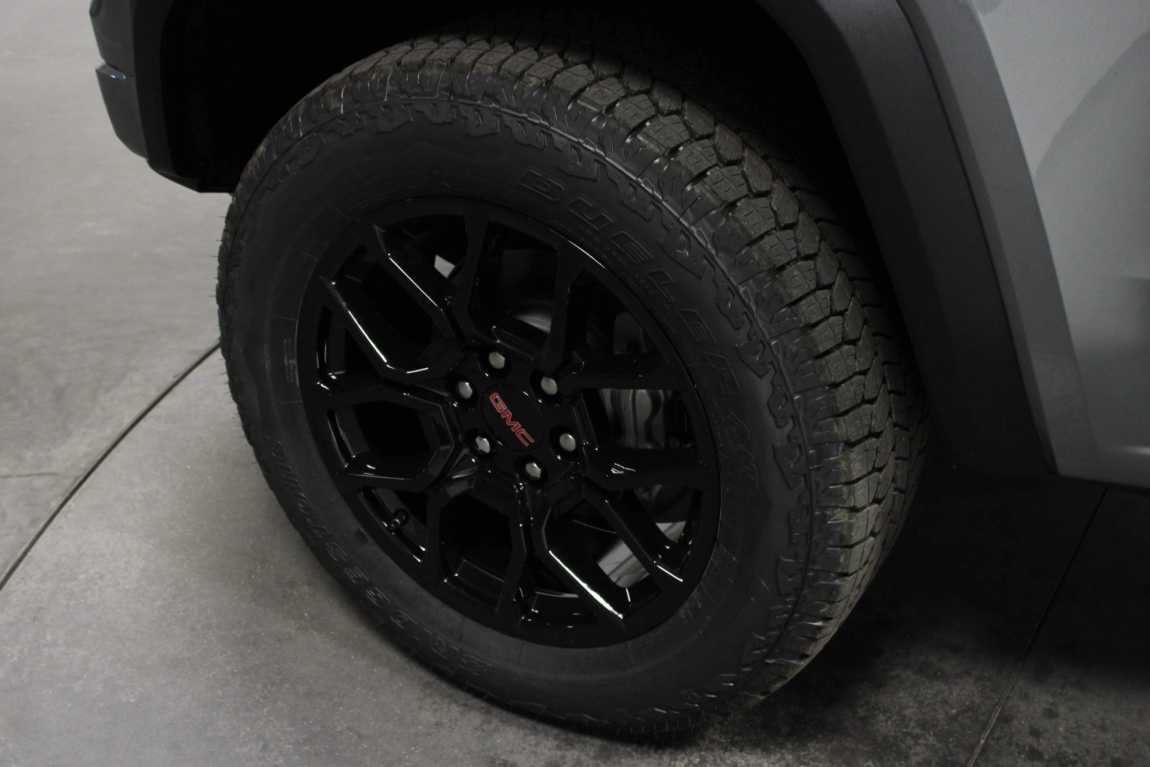 New 2026 Sterling Metallic GMC Elevation image 11