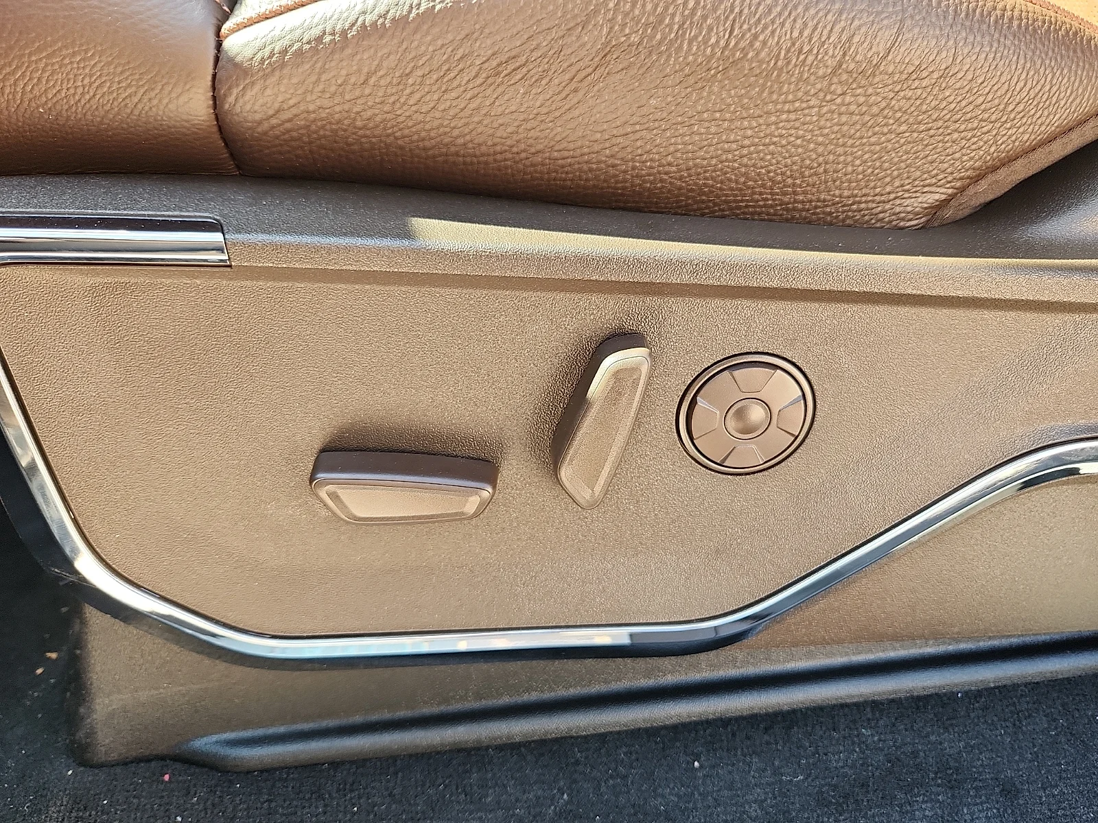 New 2026 Glacier Gray Metallic Tri-Coat Ford F-350® King Ranch® image 16
