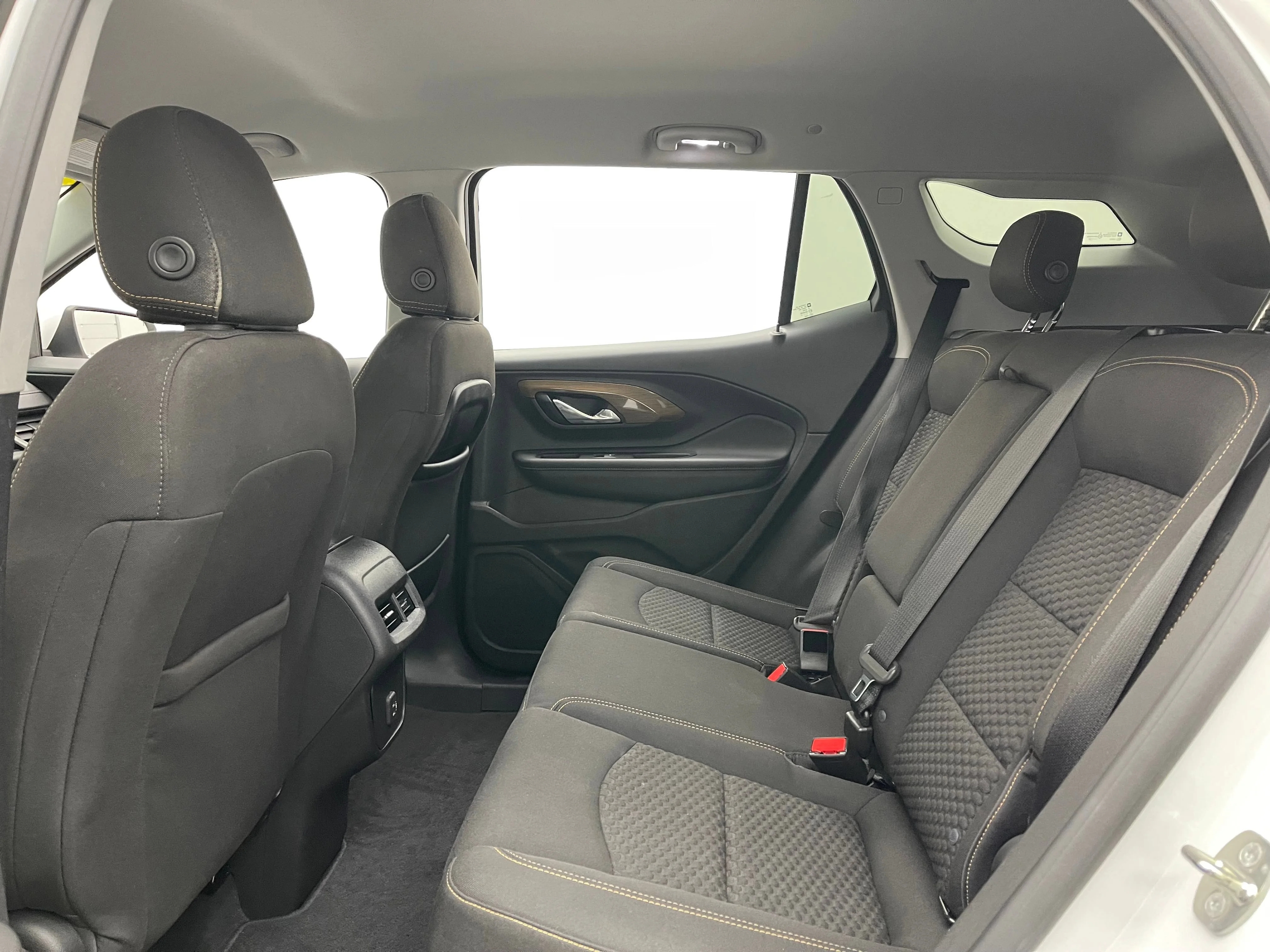 Used 2019 SUMMIT WHITE GMC SLE image 34