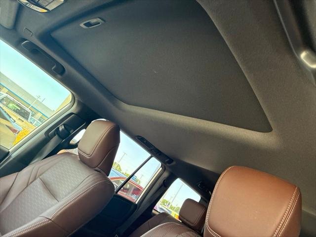 Certified Used 2025 WIND CHILL PEARL Toyota  image 8