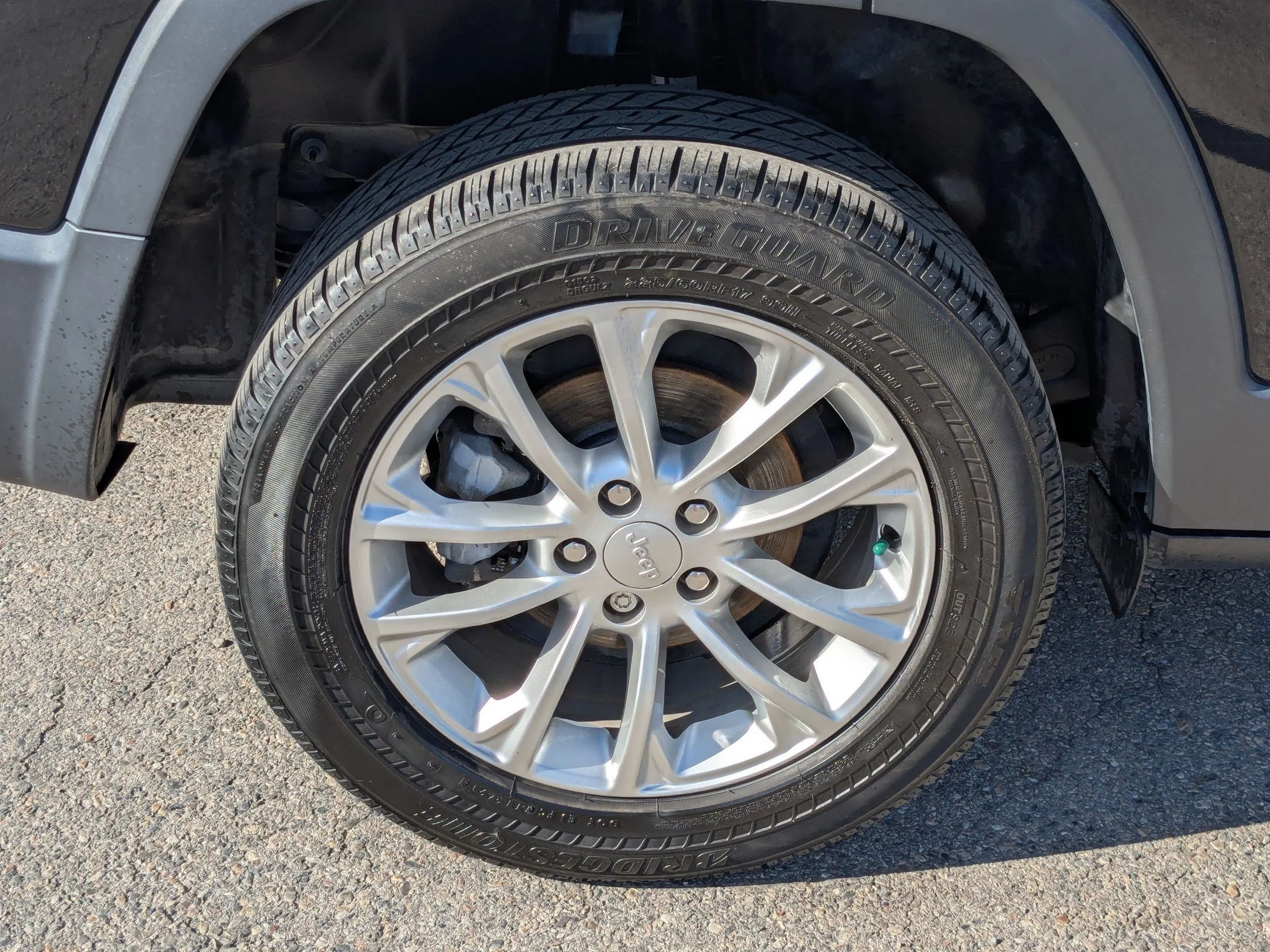 Used 2019 Diamond Black Crystal Pearlcoat Jeep Latitude image 12