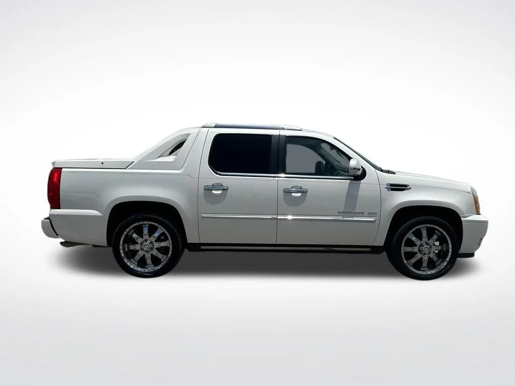Used 2013 White Cadillac Premium image 4