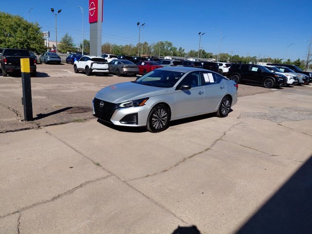 Used 2025 Brilliant Silver Metallic Nissan 2.5 SV image 8
