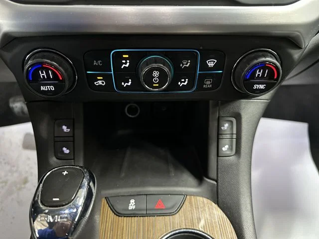 Used 2019 Gray GMC SLE-2 image 18