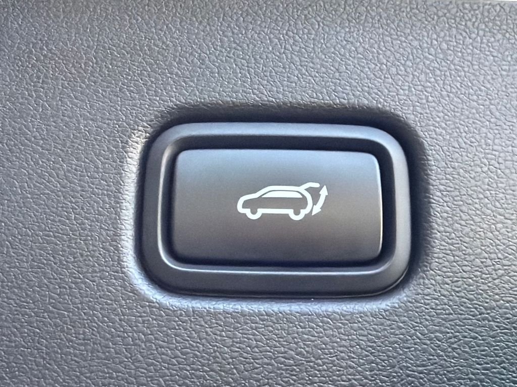 Used 2025 White Hyundai Limited image 19