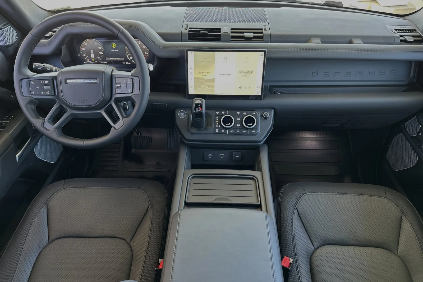 New 2024 Santorini Black Land Rover X-Dynamic SE image 13