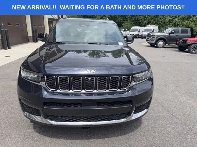 Used 2023 Blue Jeep Limited image 8