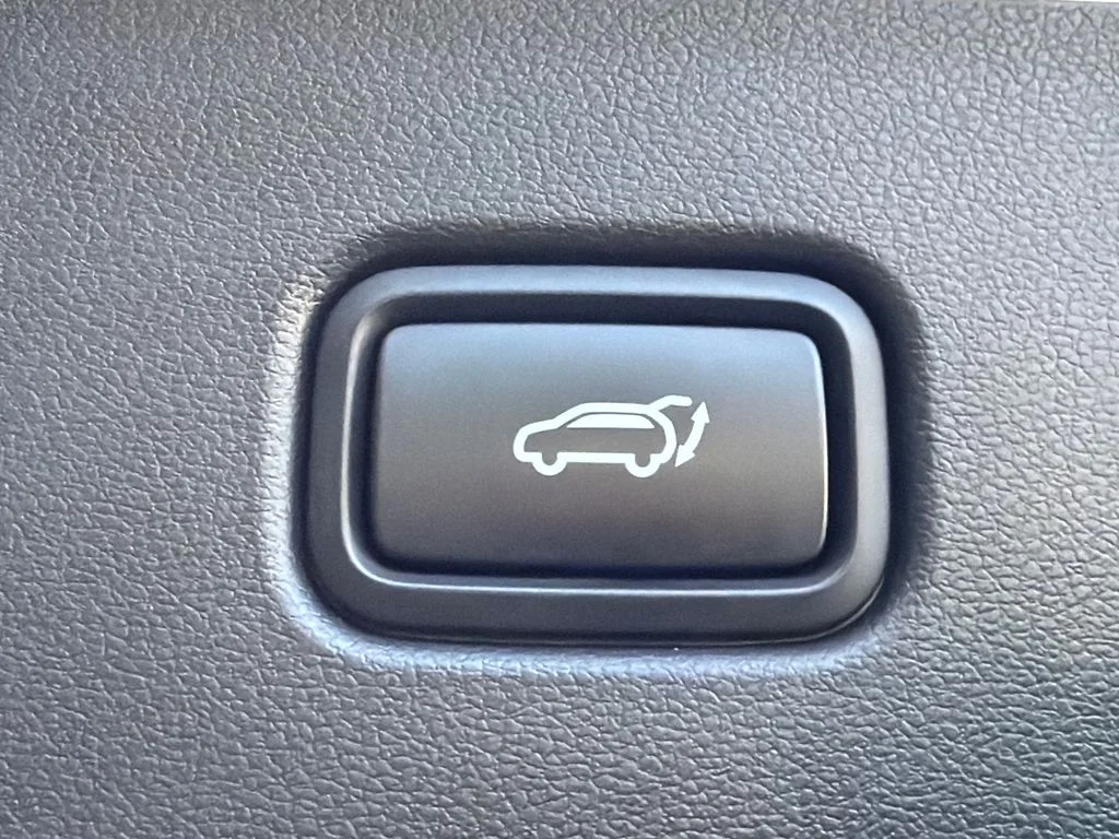 Used 2025 White Hyundai Limited image 19