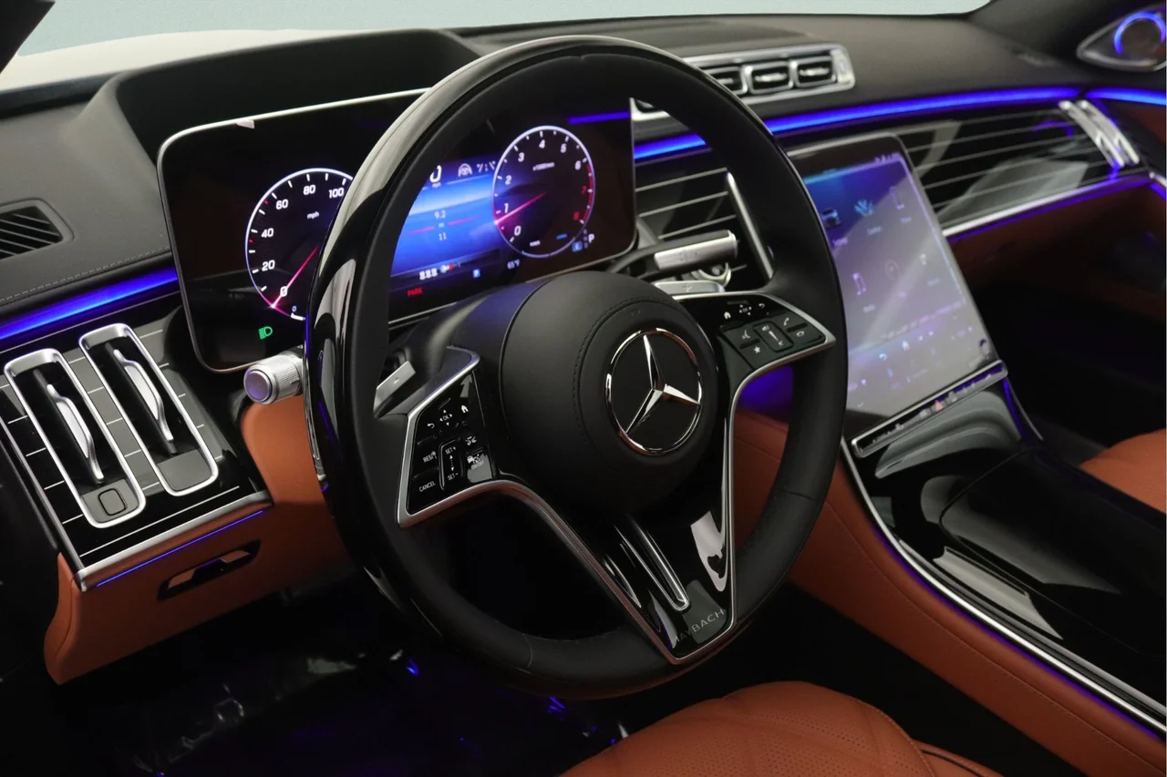 New 2026 Emerald Green Metallic Mercedes-Benz Maybach S 580 4MATIC® image 4