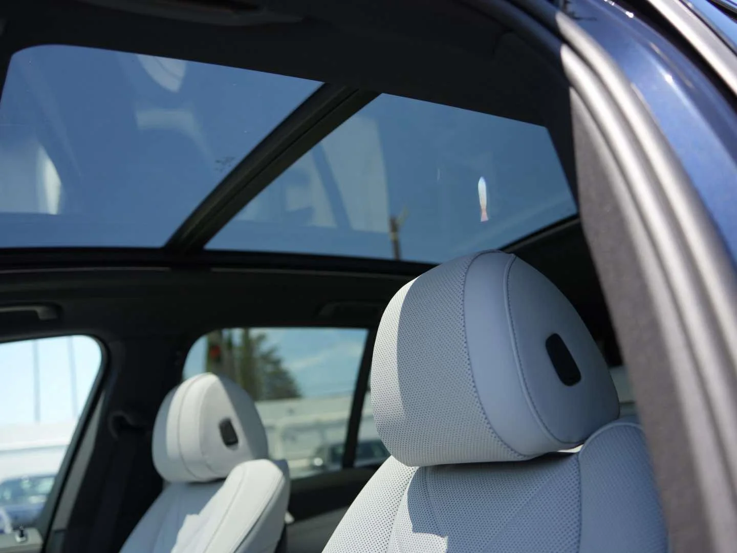 New 2026 Carbon Black Metallic BMW sDrive40i image 16
