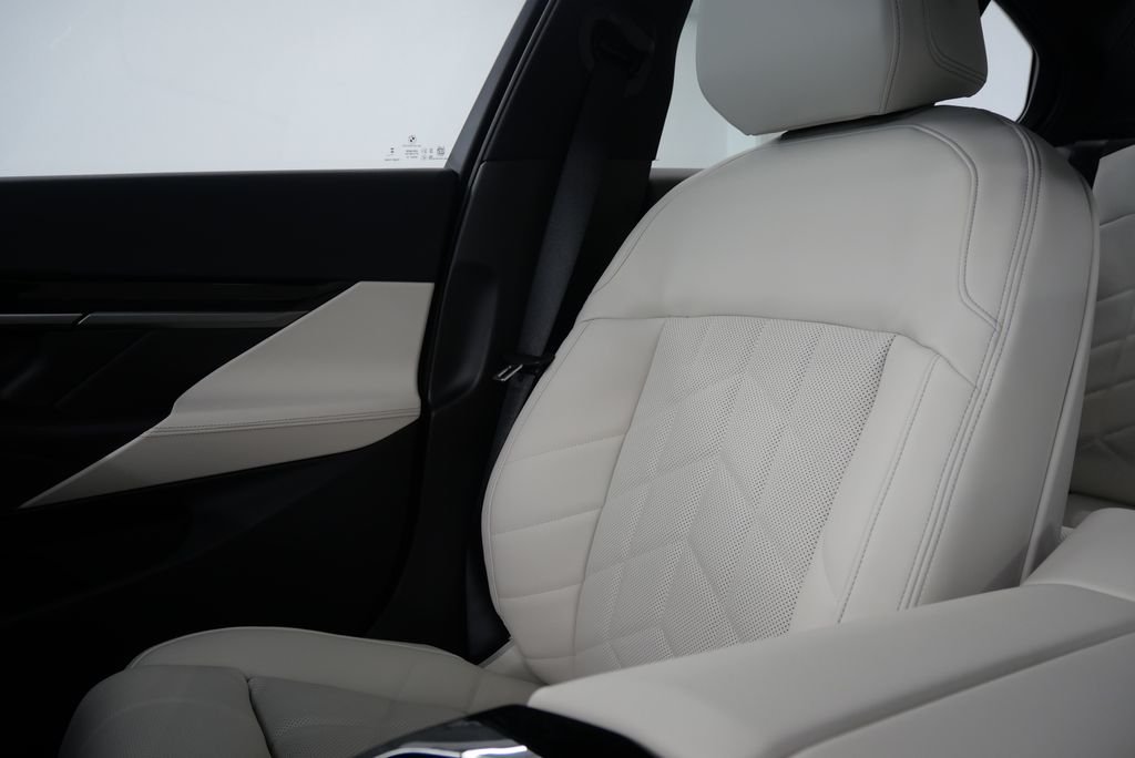 2025 BMW 5 Series 530i - Photo 26