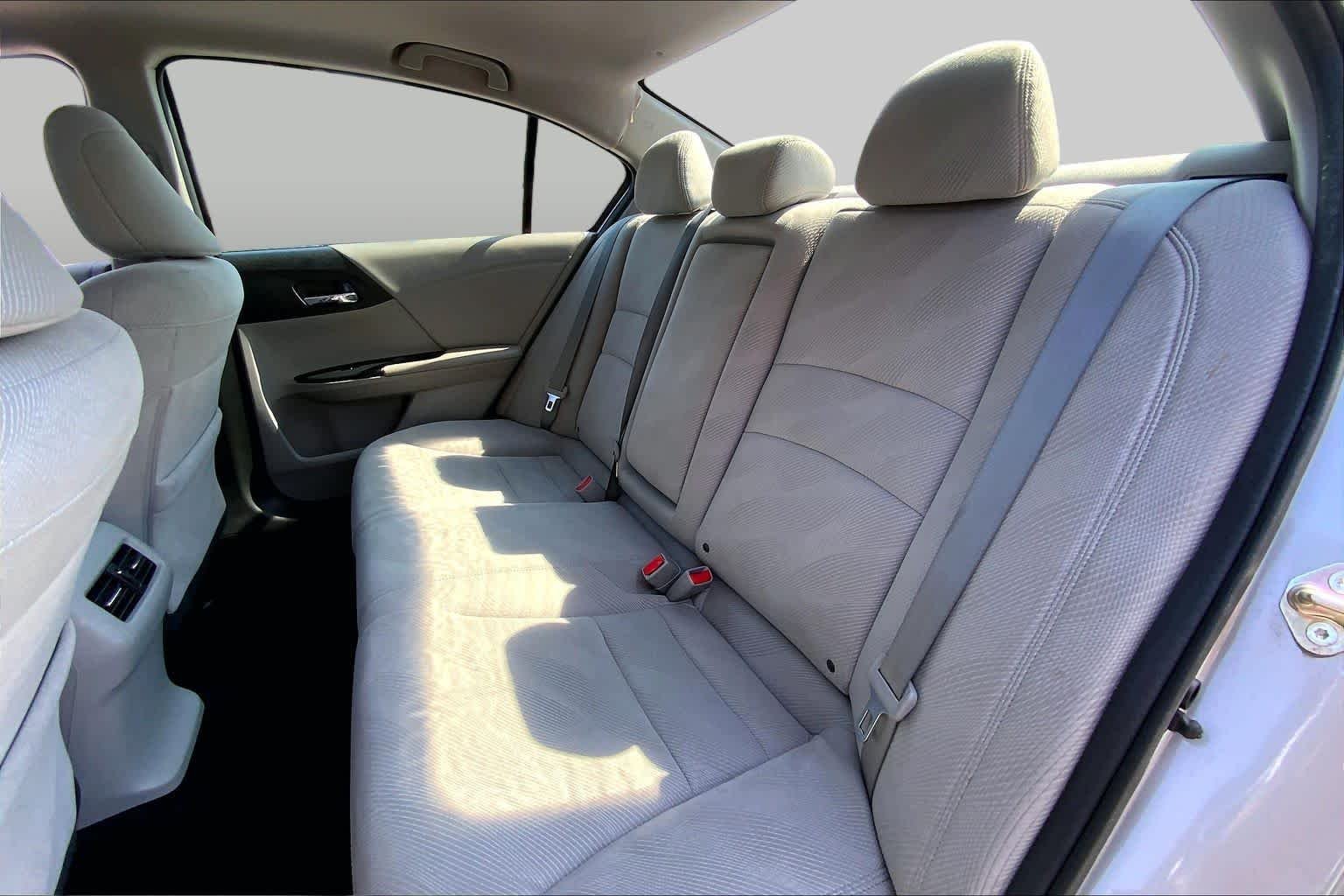 Used 2016 Lunar Silver Metallic Honda EX image 19