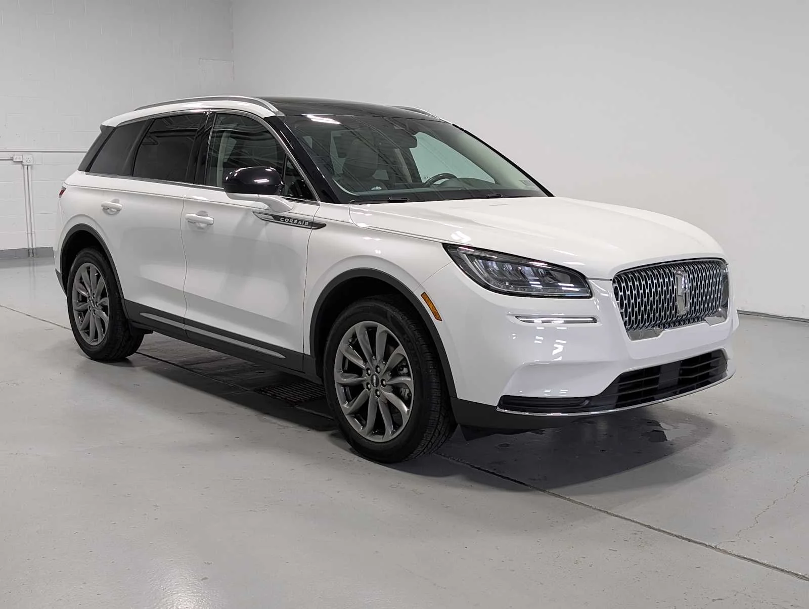 Used 2022 Pristine White Metallic Tri-Coat Lincoln Standard image 6