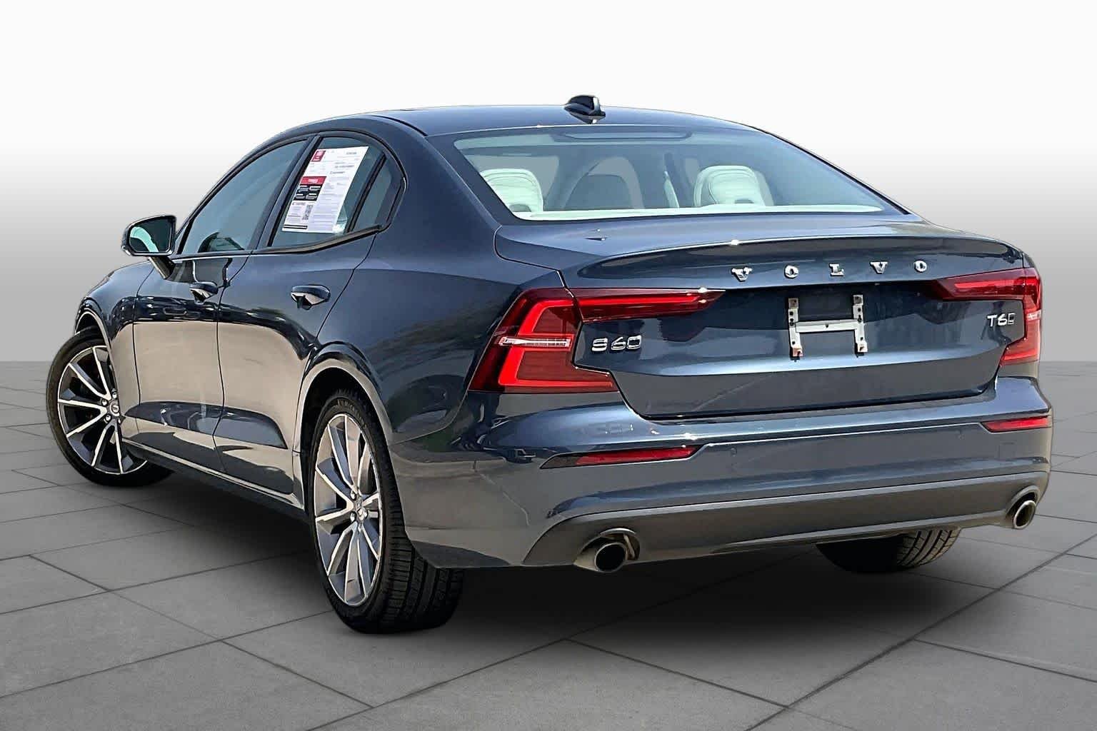 Used 2019 Denim Blue Metallic Volvo Momentum image 12