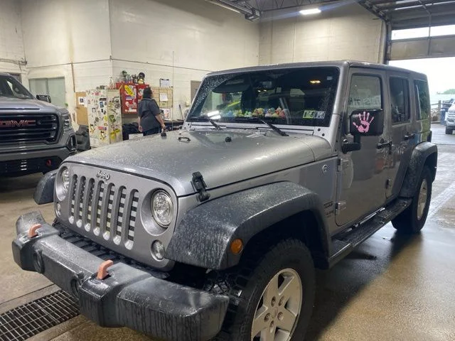 Used 2017 Silver Jeep Unlimited Sport image 4