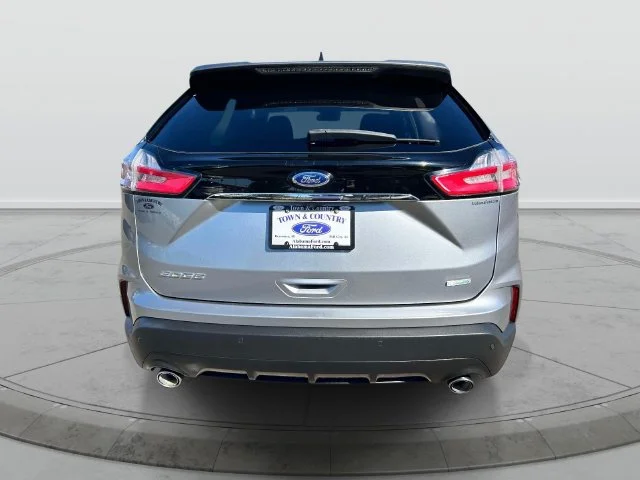 Used 2020 Silver Ford SE image 7