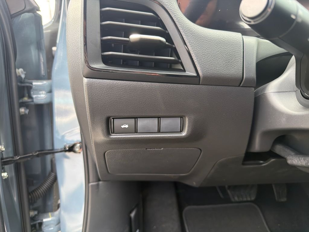 New 2026 Nissan Sentra SR 4D Sedan