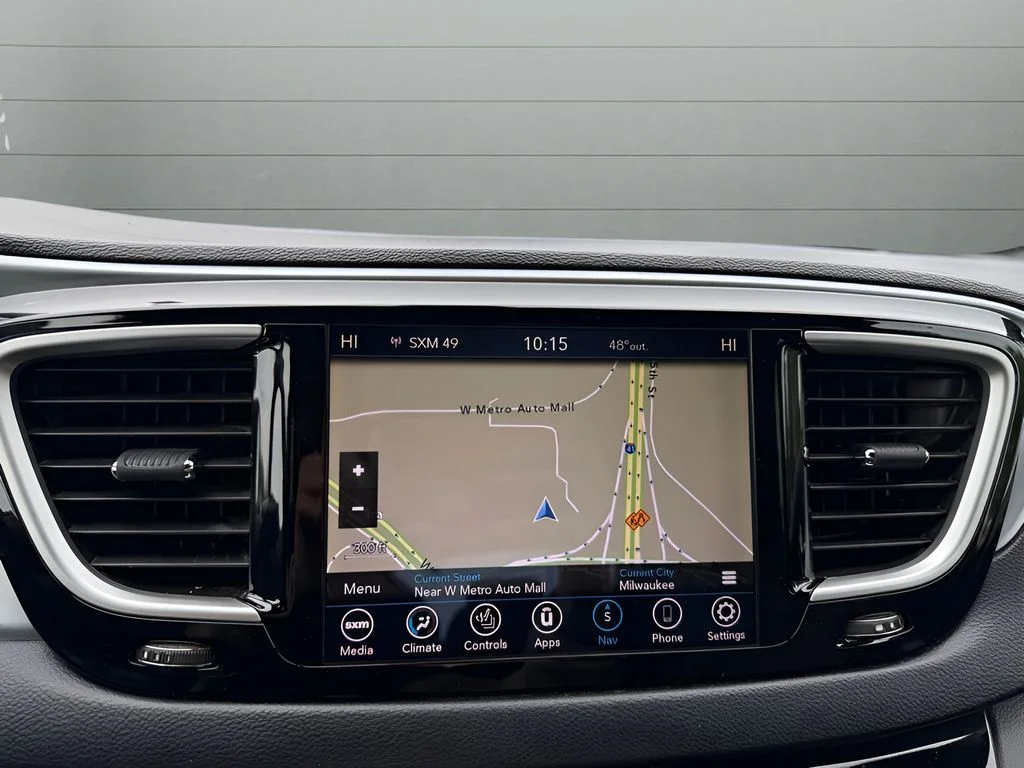Used 2020 Black Chrysler Touring L image 19